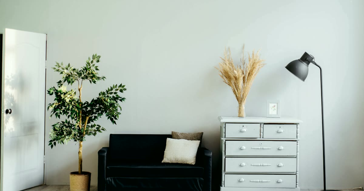 Small-Space Lighting and Closet Details That Make Outfits Easier